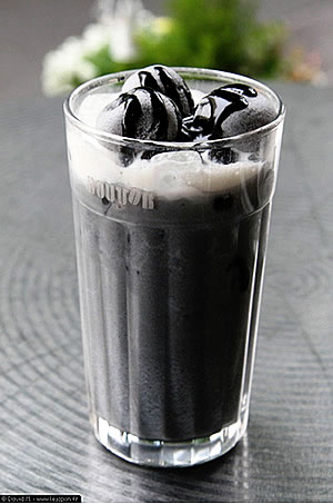 Café Latte negro con leche de soja y sésamo